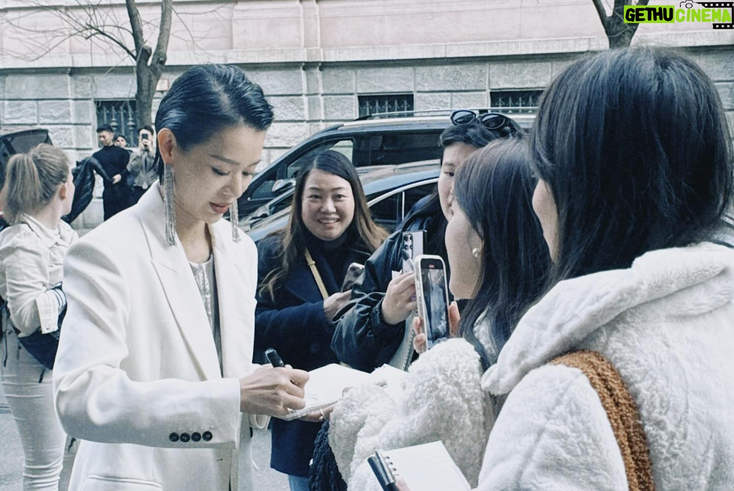Myolie Wu Instagram - Some behind the scenes, Mr Brunello checking Mr Lee’s suit to perfection 😄, so happy to meet many friends and fans too! ❤️🇮🇹 @brunellocucinelli @brunellocucinelli_brand #brunellocucinelli #milanfashionweek2024