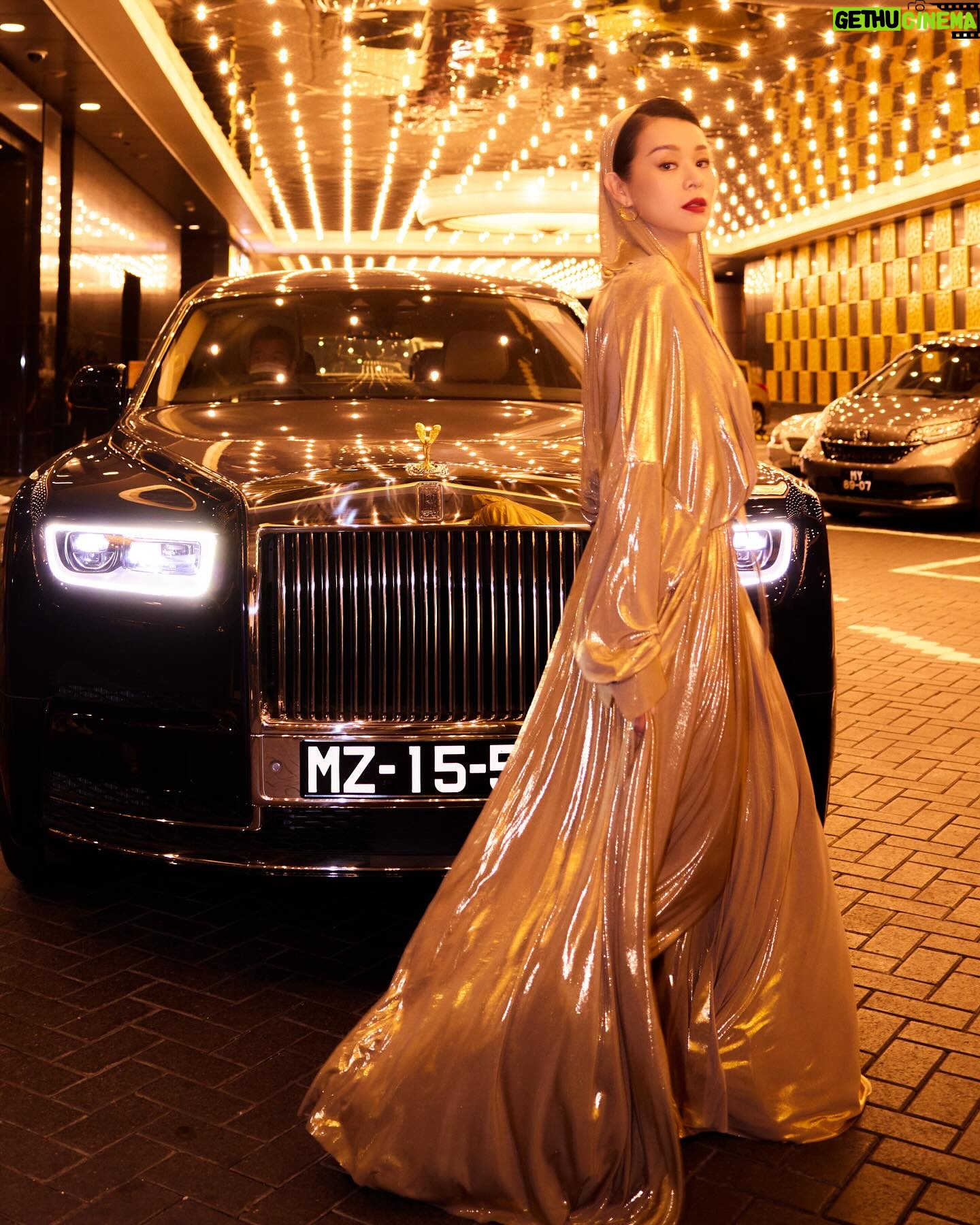 Myolie Wu Instagram - Love this outfit ✨💛👑 👗: @normakamali 💍: @chowtaifookjewellery