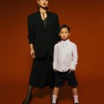 Myolie Wu Instagram - 第一次和Brendan 一起正式拍廣告，有很特別的感受，這次是母親節的主題，覺得特別窩心，加上今次品牌為我們打造了型格的造型，第一次見到Brendan 擺出很有型的pose, 做媽媽的我覺得很搞笑也很感嘆，我的大兒子是個小大人了。 這次和陪著我們成長的品牌周大福合作也覺得十分榮幸和驚喜，金飾設計一直都給人很傳統的感覺，但我很喜歡這次的Rouge collection, 由品牌標誌性的「福」字，轉化為具現代感的設計，日常配搭時尚的衣服更顯品味，令我愛不釋手。 母親節快到了，相信每一位母親收到自己兒女送的禮物都一定會很開心，如送上一份保值的禮物，媽媽一定更喜上眉梢，在此預祝天下所有母親，健康平安快樂！ PS. 視頻裡的詩也是Brendan自己念的，一take 過，媽媽表示老懷安慰🥹❤️ #brendanyiktinglee @chowtaifookjewellery #ChowTaiFook #CTF95 #CraftingMemoriesCreatingLegacies #CTFRouge #周大福 #周大福傳福系列 #CTFFestive #FamilyLoveAndBlessing #MothersDay