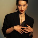Myolie Wu Instagram - 第一次和Brendan 一起正式拍廣告，有很特別的感受，這次是母親節的主題，覺得特別窩心，加上今次品牌為我們打造了型格的造型，第一次見到Brendan 擺出很有型的pose, 做媽媽的我覺得很搞笑也很感嘆，我的大兒子是個小大人了。 這次和陪著我們成長的品牌周大福合作也覺得十分榮幸和驚喜，金飾設計一直都給人很傳統的感覺，但我很喜歡這次的Rouge collection, 由品牌標誌性的「福」字，轉化為具現代感的設計，日常配搭時尚的衣服更顯品味，令我愛不釋手。 母親節快到了，相信每一位母親收到自己兒女送的禮物都一定會很開心，如送上一份保值的禮物，媽媽一定更喜上眉梢，在此預祝天下所有母親，健康平安快樂！ PS. 視頻裡的詩也是Brendan自己念的，一take 過，媽媽表示老懷安慰🥹❤️ #brendanyiktinglee @chowtaifookjewellery #ChowTaiFook #CTF95 #CraftingMemoriesCreatingLegacies #CTFRouge #周大福 #周大福傳福系列 #CTFFestive #FamilyLoveAndBlessing #MothersDay