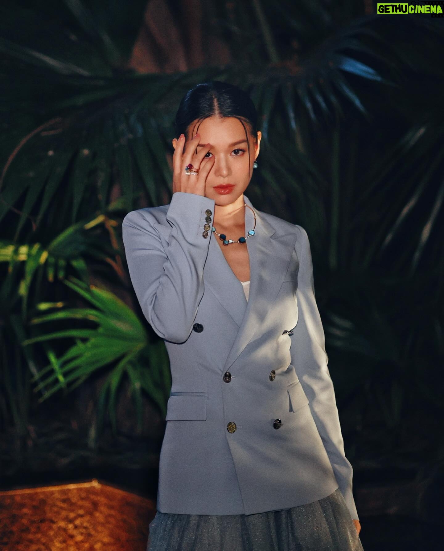 Myolie Wu Instagram - 🩵 👗 @ralphlauren #ralphlauren 💎 @pomellato 💄 @stephenmakeup 💈 @hairculturehk 📸 @dangraphy_
