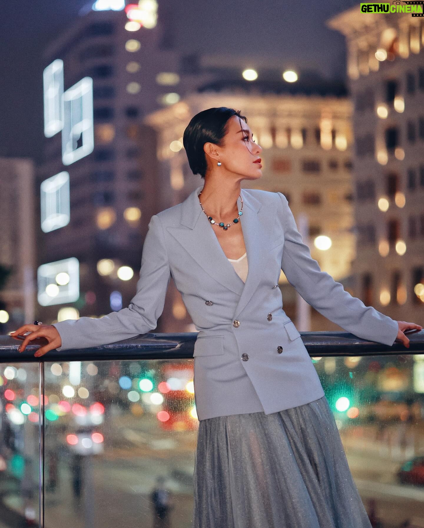 Myolie Wu Instagram - 🩵 👗 @ralphlauren #ralphlauren 💎 @pomellato 💄 @stephenmakeup 💈 @hairculturehk 📸 @dangraphy_