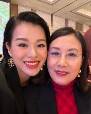 Myolie Wu Instagram - Big congratulations to Bowie and Ben for the 100 days of little Hayven, 祝小寶寶身體健康，聽聽話話，錫曬媽咪爹爹， thank you for having us! 👶🏻❤️
好開心見到好多好朋友，最開心見返我的野蠻奶奶！ ❤️❤️
@_bowiecheung @benontheroad @yogooloo 
#袁咕碌