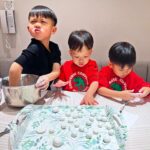 Myolie Wu Instagram - 年三十晚，一齊整湯圓，有人整咗一粒全世界最細嘅～～～😂㊗️❤️🧧🙏 祝大家龍年行大運，身體健康萬事如意💪🏻😁 @hakkaphil #brendanyiktinglee #ryanyiklamlee #liamyikwanglee #湯圓
