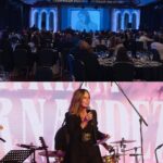 Myriam Hernández Instagram – Lo que viví anoche es muy difícil de explicar… No encuentro las palabras que realmente transmitan lo que sentí… Lloré en muchos momentos… Escuchar a muchos artistas, productores, hablar como lo hicieron, me llega al alma… Y para rematar las interpretaciones de @monlaferte @nicolemusica @quiqueneiraoficial y @aka.shirel me dejaron sin aliento 🥹🤍
Solo puedo agradecer a Dios, a mi familia, a la @scd_chile por este inmenso reconocimiento, a mi staff, colegas y amigos que me llenaron de elogios y cariño, a mi profesor de canto y tantos mensajes de amor que recibo a diario de ustedes!!
Todo esto es mi motivación para seguir hasta que Dios quiero y me lo permita 🤍🙏
Gracias infinitas!! 🤍

📸 @fernando.fotografias