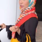Nad Zainal Instagram - The Power Of Women boleh multitask boleh bersiap cantik boleh masak boleh handle anak boleh berniaga online boleh pulak buka booth dan boleh shopping online senyap-senyap.. siap boleh tahu jam berapa parcel selalu sampai.. ha macam beg oren ni.. agak-agak laki i tahu i buat kerja shopping diam-diam? Tak tahu… sebab kalau ke mall.. confirm modus operandi shopping GAGAL kini semua di hujung jari… kita suruh je Kak Nurul belikan 😂😂😂 lepastu… kalau suami tanya.. “eh ni beg baru ke? “ just senyum… dan tanya dia nak makan apa for dinner.., alihkan topik cepat cepat tapi korang kalau nak beg macam ni @uk_bynurulalfa lah penyelamat untuk minta dia belikan bijak tak? ha tapi kalau post ni,, confirm la suami tahu🥲 @uk_bynurulalfa