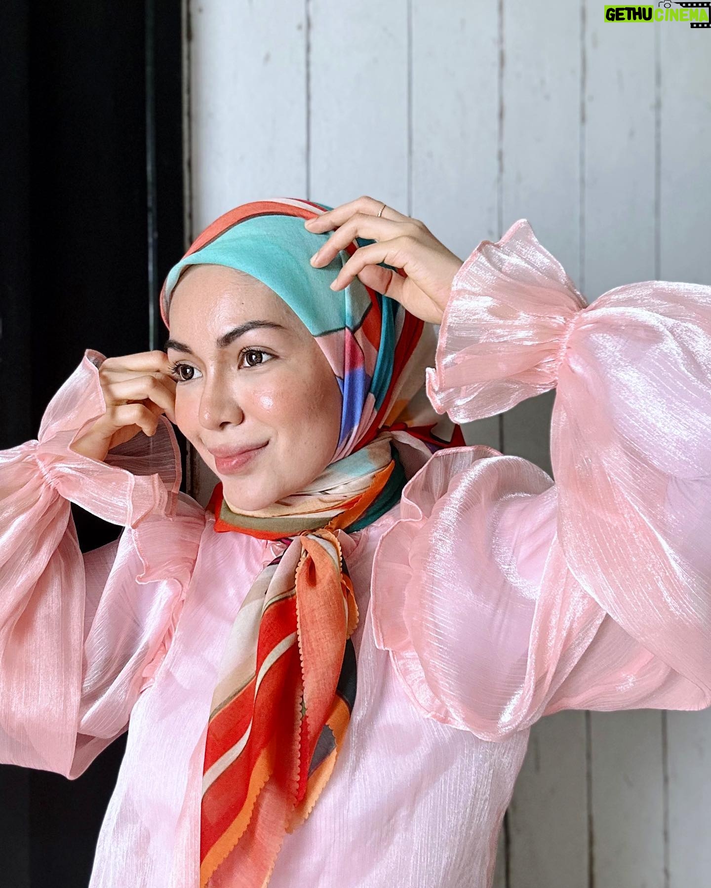 Nad Zainal Instagram - terasa auto COMEL pakai tudung ni terasa auto nak muntah ke tu? sabar.. bawa istighfar.. jemput tengok tudung tudung @nadikesumabynadzainal di website legasikaryatama.com / WA 0133148060 tudung comel , code CHLOE , bidang 50 @nadikesumabynadzainal #nadikesumabawal #nadikesumabynadzainal #tudungbawal