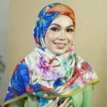 Nad Zainal Instagram – AZIZAH… oooo… AZIZAH
siapa nama Azizah
mari rapat mari dekat
kami ada tudung @nadikesumabynadzainal special untuk yang bernama Azizah
WA 0133248060
sekarang untuk dapatkan harga SALE RAYA ‼️