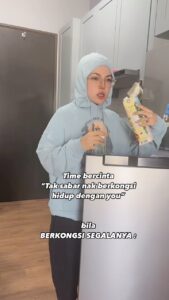 Nad Zainal Instagram - dah nama pun sehati sejiwa confirm la semua barang awak pakai dia suka juga ye tak? kenapa bila dah kahwin jadi auto kedekut? dan bila kahwin auto suka apa partner kita pakai ya?? tapi pakai @skinellehq tahan lama guys! 3-6 bulan kalau pandai berjimat, tapi kalau suami pakai.. errr maybe sebulan tahan kot @skinellehq sketsa hanyalah rekaan semata mata 💞