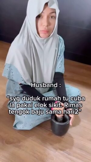 Nad Zainal Instagram - Jangan sampai bini bini bersiap, nagis tepi bucu katel nanti 🤪 

Walaupun sibuk dgn anak anak, shooting, family nanad mmg tak pernah skip consume #berryshape @berryshape_hq sebab mmg membantu utk bagi energy masa puasa & kenyang sampai berbuka! 

Korangg yang nak kurus sebelum raya mcm nanad tak? Try #berryshape ni! Nanad nak belanja FREE je! 

Spam komen ‘ NAK’ banyak2 & follow @berryshape_hq cepat! Conform dapat😘
@berryshape_hq