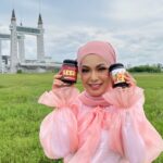 Nad Zainal Instagram – Ok siapa tahu belakang tu jambatan apa? 

bagi jawapan yang SALAH sahaja…

@nurrifa.hq