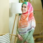 Nad Zainal Instagram – Jumpa esok di @celebfestsg 

insyaallah beli @nadikesumabynadzainal jadi RARE masa raya.. 

takkan terjumpa “kembar” banyak sangat.. 

jumpa di booth U09 

@celebfestsg 
#celebfestsg 
#celebfestramadan