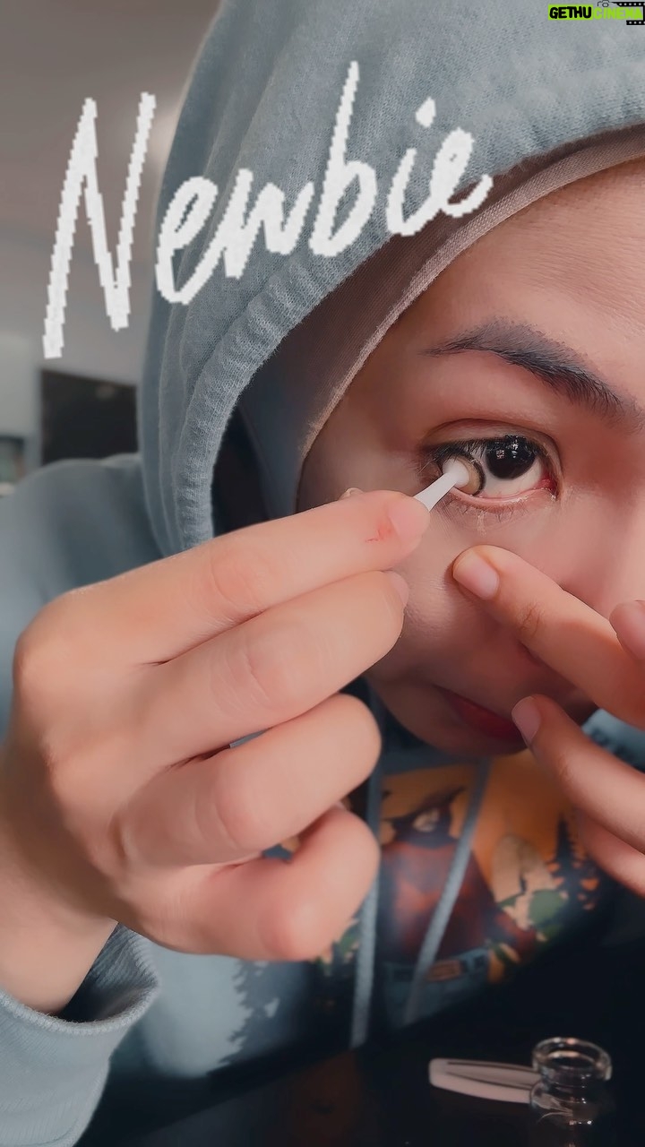 Nad Zainal Instagram - Hello Sis yang baru nak mula pakai contact lens, tapi risau, mata pedih, yela, korang sellau masuk dapur, potong itu ini, atau tangan tu sentiasa pegang minyak cap kapak terpegang bola mata, confirmla pedih kan? sebab tu Nanad beli lens dekat @faboulooks_hq je, sebab siap bagi applicatior, taklah mata kena infection senang sangat nak pakai.. taklah ngeri nak cucuk mata sendiri kan? banyak lagi code warna yang cantik cantik tau!! Nanad dah cuba lebih 10 warna, kalau nak I bg tips.. boleh je @faboulooks_hq ada kedai boleh walk in juga #contactlens #contactlenses #contactlensfaboulooks