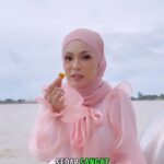 Nad Zainal Instagram – 3 Bulan berlalu, 

Nanad yang dulu hanya fokus pada nak kuruskan badan, lupa, kita perlu jaga dalaman juga

rasa ringan badan lepas makan SEERI, 

badan tak lemau, rasa fresh badan

paling BEST, Jamu SEERI rasanya sedap!!! macam Gummies

bagus untuk ambil waktu pantang dan tak ganggu susu badan 

siapa nak buang angin dalam badan boleh click linktree di bio Nanad

atau follow @nurrifa.hq
