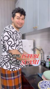 Nad Zainal Instagram - Saya Isteri, Dia Suami Duit saya duit saya, duit suami duit saya 😋 ok bye tudung semua koleksi baru @nadikesumabynadzainal #sayasuamisayaisteritrend #sayaisteritrend #trending #husbandandwife #marriedlife