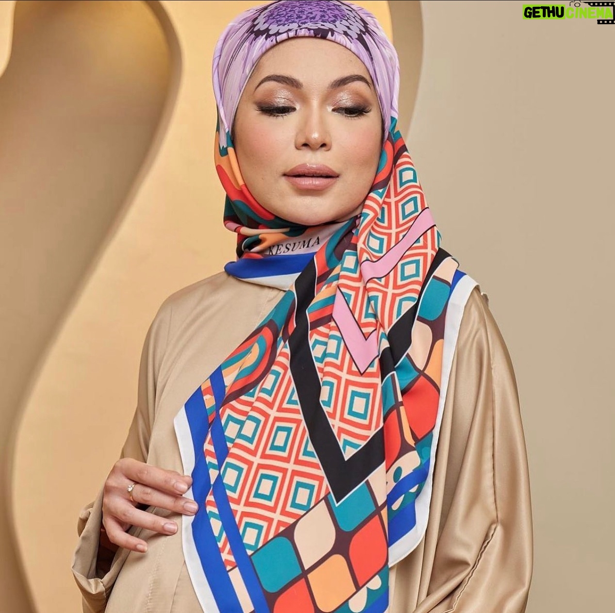 Nad Zainal Instagram - INAMORATA koleksi Golden I Edition seperti yang digayakan oleh @adira.suhaimi semalam hanya tinggal 2 helai maka tutuplah buku bagi koleksi Golden I Edition Nadi Kesuma insyaallah jika sambutan hebat macam ini kami akan design Golden I Edition lagi tunggu @ungkuismailaziz Golden I Edition lebih exclusive, material Satin Boka, tiap design hanya ada 15 helai sahaja @nadikesumabynadzainal