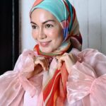 Nad Zainal Instagram - terasa auto COMEL pakai tudung ni terasa auto nak muntah ke tu? sabar.. bawa istighfar.. jemput tengok tudung tudung @nadikesumabynadzainal di website legasikaryatama.com / WA 0133148060 tudung comel , code CHLOE , bidang 50 @nadikesumabynadzainal #nadikesumabawal #nadikesumabynadzainal #tudungbawal