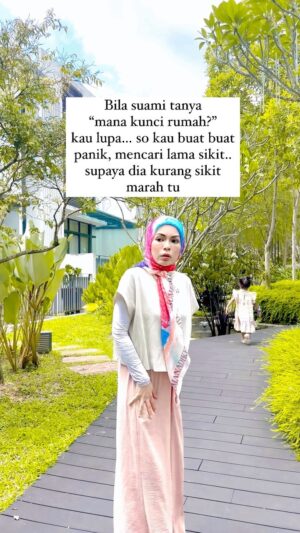 Nad Zainal Instagram - Lakonan kena mantap… kena tambah muka risau amat sangat.. walhal kau ingat .. kunci tu elok je atas meja makan tadi… 🤣

tudung @nadikesumabynadzainal design yang tengah pakai tu ada SALE 

NOW RM 49 sahaja‼️