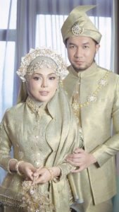 Nad Zainal Instagram - Special Hijabstyling @nad.zainal For Resepsi..Congrats Nanad & Ungku Hijabstyled by: @styledbyyuti Mua: @nvdism Attire: @zaimizulkafli Video: @firaazhisyari #hijabstyledbyyuti #stylebyyuti