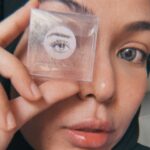 Nad Zainal Instagram – salah satu aksesori wajah , tapi Nanad rabun juga, so pakai lens ada 2 tujuan.. nak cepat nampak “siap” dan juga membantu masalah rabun

ada tanya, tak pedih ke mata? 

NOPE !! ok , asalkan tangan tu kena bersih masa pegang lens, dan pakai 8 jam sehari saja.. jangan bawa tidur

sebagai penggemar lens berwarna.. Nanad memang shop dekat @faboulooks_hq sahaja

WHY??

1. Harga Berpatutan
2. Ada kelulusan
3. Lembut 
4. Ada pelbagai pilihan warna
5. team @faboulooks_hq mesra alam