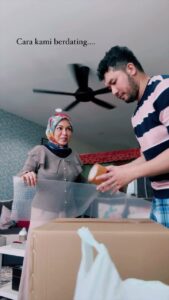 Nad Zainal Instagram - ada ni dating sambil packing tudng korang @nadikesumabynadzainal