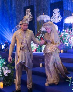 Nad Zainal Instagram - Walimatul Urus Nad Zainal & Ungku Ismail wedding planner : @sanggulevent coordinator : @sanggulevent decorator : @sanggulevent caterer : @kencanaevent venue: @ecotemplerballroom coffee vendors : @laiyan.kl doorgift : @najibsbakery venue @templersclubnballroom attire : @zaimizulkafli makeup @nvdism hijab stylist @thelikeyuti makeup groom @makeupetite samping stylist @makeupetite photography @official_atapstudio videography @official_atapstudio videography @imrosependragon aksesori pengantin @cazaluna.accesories hamper @everglitzbeautyhamper_lgift @imabloomwood