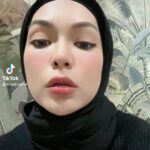 Nad Zainal Instagram – bahasa lebih manis.. 

jagalah badan, wajah, kesihatan anda selagi diberi peluangxx

nak tukar warna mata tiap sejam oun boleh.. beli lens banyak banyak dekat @faboulooks_hq 

harga mampu milik, 

semalam Nanad  pakai YAKA GREY

tapi lately Nanad suka brown… nak beli balik Water Brown dari @faboulooks_hq