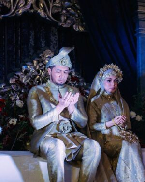 Nad Zainal Instagram - Walimatul Urus Nad Zainal & Ungku Ismail 

wedding planner : @sanggulevent
coordinator : @sanggulevent
decorator : @sanggulevent
caterer : @kencanaevent
venue: @ecotemplerballroom
coffee vendors : @laiyan.kl
doorgift : @najibsbakery 
venue @templersclubnballroom 
attire : @zaimizulkafli 
makeup @nvdism 
hijab stylist @thelikeyuti 
makeup groom @makeupetite 
samping stylist @makeupetite 
photography @official_atapstudio 
videography @official_atapstudio 
videography @imrosependragon 
aksesori pengantin @cazaluna.accesories 
hamper @everglitzbeautyhamper_lgift @imabloomwood