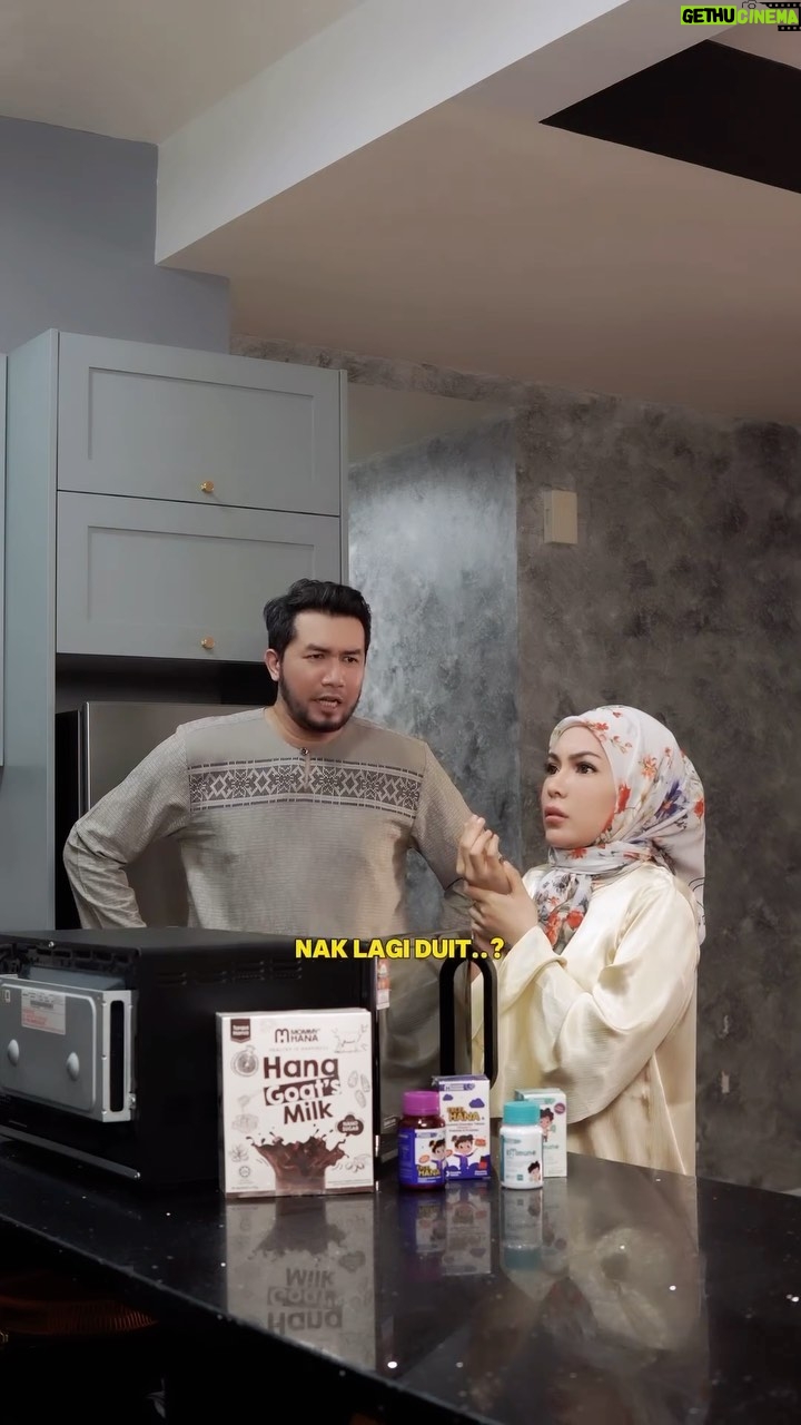 Nad Zainal Instagram - Insyallah lepas naik video ni dapat 4 kali allowance sebab dia ada projek baru .. @ungkuismailaziz boleh? Bday I dah dekat.. takpun belanja Susu @mommyhanaofficial stock setahun #mommyhana #excelhana (tudung code HANIM @nadikesumabynadzainal