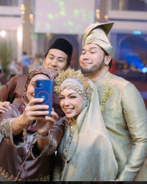Nad Zainal Instagram - Walimatul Urus Nad Zainal & Ungku Ismail 

wedding planner : @sanggulevent
coordinator : @sanggulevent
decorator : @sanggulevent
caterer : @kencanaevent
venue: @ecotemplerballroom
coffee vendors : @laiyan.kl
doorgift : @najibsbakery 
venue @templersclubnballroom 
attire : @zaimizulkafli 
makeup @nvdism 
hijab stylist @thelikeyuti 
makeup groom @makeupetite 
samping stylist @makeupetite 
photography @official_atapstudio 
videography @official_atapstudio 
videography @imrosependragon 
aksesori pengantin @cazaluna.accesories 
hamper @everglitzbeautyhamper_lgift @imabloomwood