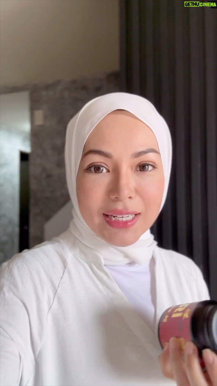 Nad Zainal Instagram - Laaah mak mak kalau tak makan lagi memang cepat sentap Kesian Yem.. thank you Yem… betullah dah ada JAMU SEERI, buat apa nak suruh dia urut lagi, betul jugak kan? @nurrifa.hq #JamuSEERI #nadzainal #Jamu