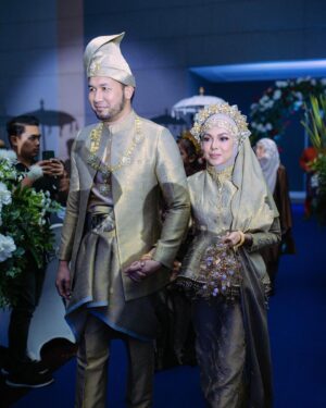 Nad Zainal Instagram - Walimatul Urus Nad Zainal & Ungku Ismail 

wedding planner : @sanggulevent
coordinator : @sanggulevent
decorator : @sanggulevent
caterer : @kencanaevent
venue: @ecotemplerballroom
coffee vendors : @laiyan.kl
doorgift : @najibsbakery 
venue @templersclubnballroom 
attire : @zaimizulkafli 
makeup @nvdism 
hijab stylist @thelikeyuti 
makeup groom @makeupetite 
samping stylist @makeupetite 
photography @official_atapstudio 
videography @official_atapstudio 
videography @imrosependragon 
aksesori pengantin @cazaluna.accesories 
hamper @everglitzbeautyhamper_lgift @imabloomwood