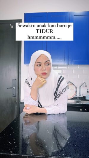 Nad Zainal Instagram - Hmmm dugaan betul…. dah boleh panggil Ustaz la, baca apa apa.. naik ghisau… 

pernah tak macamni?

siapa nak dapatkan tudung @nadikesumabynadzainal 

boleh WA 0133248060 atau ke website legasikaryatama.com