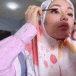 Nad Zainal Instagram – Melangkah ke tahun baru dengan azam baru

foundation tetap berfoundation lah dik….. 

nak kesana sini.. meeting.. kerja… kena jaga ketrampilan dik…

tak ada berus? senang nak blend kalau guna foundation @skinellehq 

makeup tak perlu mampan… cukuplah nampak fresh… 

jangan nampakkan semalam kita tak tidur sebab tukar diaper anak 3 kali tu

kena nampak FRESH !! ingat tu 😂

cepat dapatkan foundation PINK @skinellehq 

di SHOPEE atau TT Nanad ♥️@@

@skinellehq