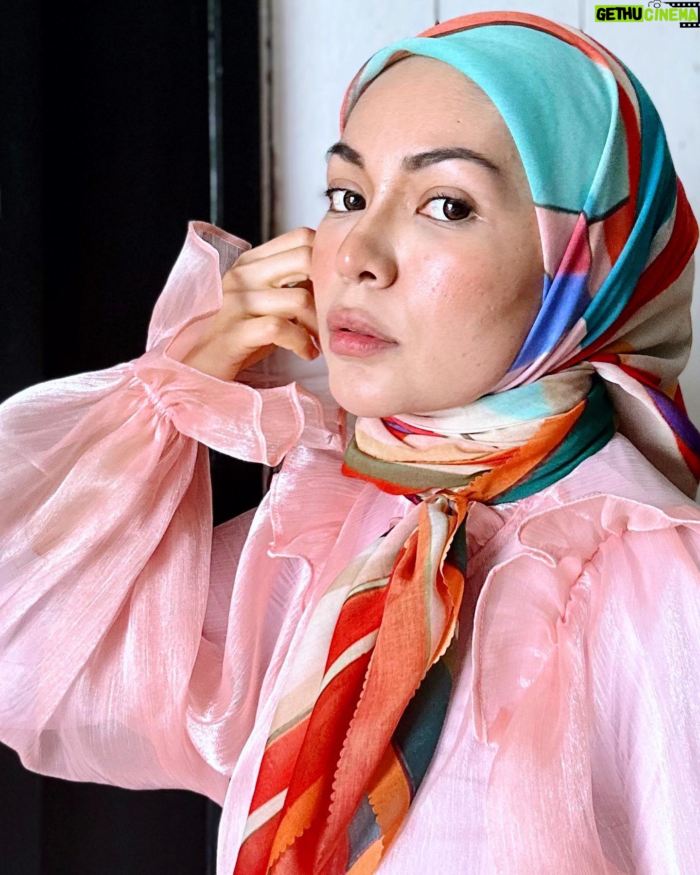 Nad Zainal Instagram - terasa auto COMEL pakai tudung ni terasa auto nak muntah ke tu? sabar.. bawa istighfar.. jemput tengok tudung tudung @nadikesumabynadzainal di website legasikaryatama.com / WA 0133148060 tudung comel , code CHLOE , bidang 50 @nadikesumabynadzainal #nadikesumabawal #nadikesumabynadzainal #tudungbawal