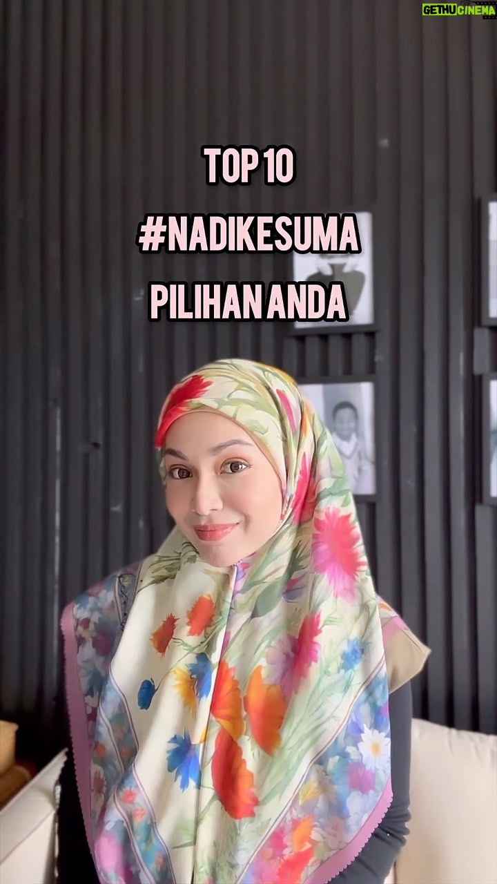 Nad Zainal Instagram - Raya mode masih ON ke ? penat buat tukar tukar tudung nak kalahkak Kakak Purple 🤣🤣🤣🤣🤣 dah beli tudung nak ke open house? kalau belum, cuba kome tudung yang mana korang suka Nanad ada 39 designs untuk dipilih @nadikesumabynadzainal boleh WA 0133248060 atau ke website legasikaryatama.com atau beg kuning Nad.Zainal tiktok juga atau klik link di ig story sahaja eh korang tau tak ni OST movie apa? @nadikesumabynadzainal #nadikesumabawal #tudungbawal #bawalnadikesuma #tudungbawalcotton #cottonvoile #tudungbidang50