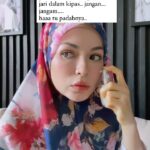 Nad Zainal Instagram - Aku dah kata… nak ber me time sekejap nak berbedak pun tak tenang , nak nak pulak bila weekend.. mata ke mana, foundation ke mana, nasib baik foundation @skinellehq jenis tak comot dekat tangan dan senang apply siapa yang kulit sensitif elok pakai @skinellehq