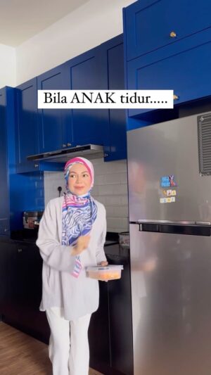 Nad Zainal Instagram - Bukan apa.. nanti dia tahula kita tengah buat kerja.. nanti terkejut pulak rumah tiba tiba kemas.. agituuuuu

korang tak macamni kan? 

@nadikesumabynadzainal 
code PUTERI 

WA 0133248060 to order