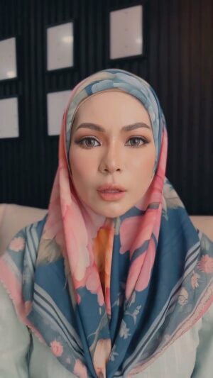 Nad Zainal Instagram - Akak tak gigih sangat dik… gitulah 

@nadikesumabynadzainal 
@celebfestsg 
#nadikesuma 
#celebfest
#celebfestsg

makeup @erinleolamakeupartist