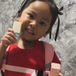 Nad Zainal Instagram - Budi cepat buat macam mommy selalu buat please Budi : (pose) dia pun tukang habiskan foundation , apa kata bagi dia kerja sikit.. buat yang nak letak pada anak asa sunblock boleh sahaja, letak tipis tipis kerana foundation dari @skinellehq bertindak sebagai sunblock juga @skinellehq
