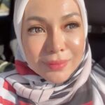 Nad Zainal Instagram – Salam Jumaat

bangun pagi, bekerja, cari rezeki

bersiap cantik, pasang “mata” baru beli

sarung tudung baru , bagi semangat pagi pagi

lens today 20mm besar dia.. 

semalam Yem puji , mommy comel (tanya laki kita kalau tak percaya 🤣)

kena pakai selalu lens comel @faboulooks_hq 

code DARA BROWN, tapi yang dah tak dara pakai pun ok 

tudung belum release @nadikesumabynadzainal tengok boleh, order nanti