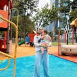 Nad Zainal Instagram - Apa yang ibu bapa akan buat di taman permainan selain awasi anak anak sedang bermain? A. Berselfe/ Tangkap gambar kenangan B. Cari mana port orang jual air/ Vending machine C. Ke toilet berhampiran. ME TIME D. Duduk setempat malam ni live Tik Tok 8pm tau @nadikesumabynadzainal