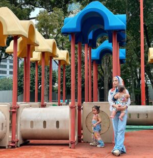 Nad Zainal Instagram - Apa yang ibu bapa akan buat di taman permainan selain awasi anak anak sedang bermain? 

A. Berselfe/ Tangkap gambar kenangan

B. Cari mana port orang jual air/ Vending machine

C. Ke toilet  berhampiran. ME TIME 

D. Duduk setempat 

malam ni live Tik Tok 8pm tau @nadikesumabynadzainal
