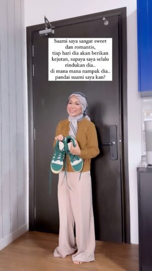 Nad Zainal Instagram - RINDUNYA @ungkuismailaziz 

teringat-ingat… 

hmmmmm thank you bagi “surprise”

tudung code MONICA @nadikesumabynadzainal 

to order WA 0133248060