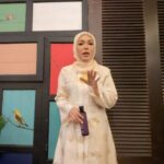 Nad Zainal Instagram – Salam 47 kilo 

dapatkah saya kekal 47kilo? atau turun sehingga 46 kilo waktua Ramadhan ini? 

saya hanya nak muat baju lama.. dan saya berazam untuk pakai baju raya tahun lepas sahaja.. taknak beli.. bazir

@berryshape_hq