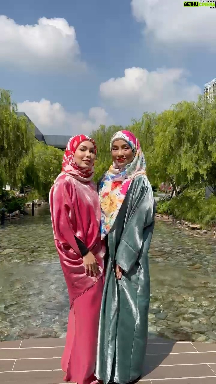 Nad Zainal Instagram - Mood mood puasa dah masuk.. mood raya pun dah membuak cantik pula tudung pakai dengan baju baju @innate.exclusive kena!! Orang Singapore boleh datang 10-12 FEB ini di SUNTEC, SINGAPORE Halal Eid Expo Booth L 11 siapa cepat dia dapat !!! @nadikesumabynadzainal X @innate.exclusive @megaxpress @ikanabella X @nad.zainal