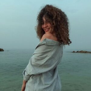 Nada Moussa Instagram - 🕊️🕊️

#crazy #funny #fun #beyourself #loveyourself #natural #curlyhair #summer #peace