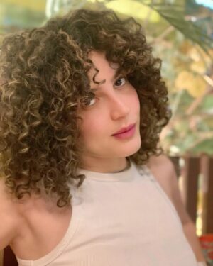Nada Moussa Instagram - ألبوووم بعنوان….يا سلاااااااااااام 🤨

#crazy #funny #fun #beyourself #loveyourself #natural #curlyhair 

@tatianahabchyofficial 📸