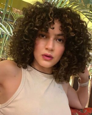 Nada Moussa Instagram - ألبوووم بعنوان….يا سلاااااااااااام 🤨

#crazy #funny #fun #beyourself #loveyourself #natural #curlyhair 

@tatianahabchyofficial 📸