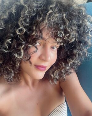 Nada Moussa Instagram - My hairstyle was perfect 🥰 & then the humidity said: today I shall make you look like The 🦁 Lion king.